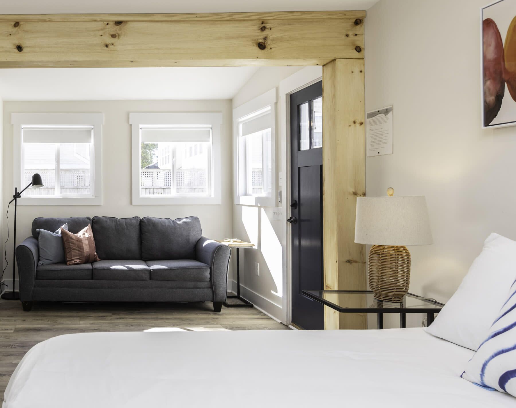 Travel crib, WiFi, bed sheets