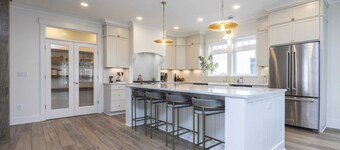 Bayberry House  Luxury, Modern, Steps to the Beach