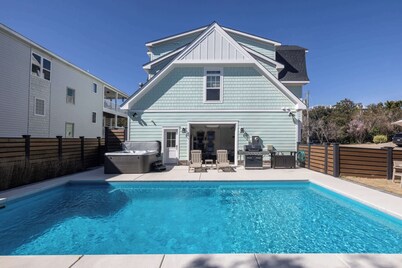 Bayberry House Luxury, Modern, Steps to the Beach