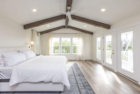 6 bedrooms, desk, iron/ironing board, WiFi