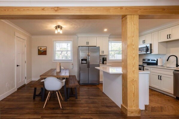Fridge, microwave, oven, stovetop - Beach Vibe with Hot tub! 10 min walk to the Beach! Amazing Backyard! (Virginia Beach)