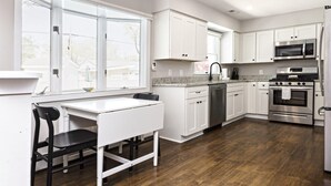 Private kitchen - The VIBE House with POOL! (Virginia Beach)
