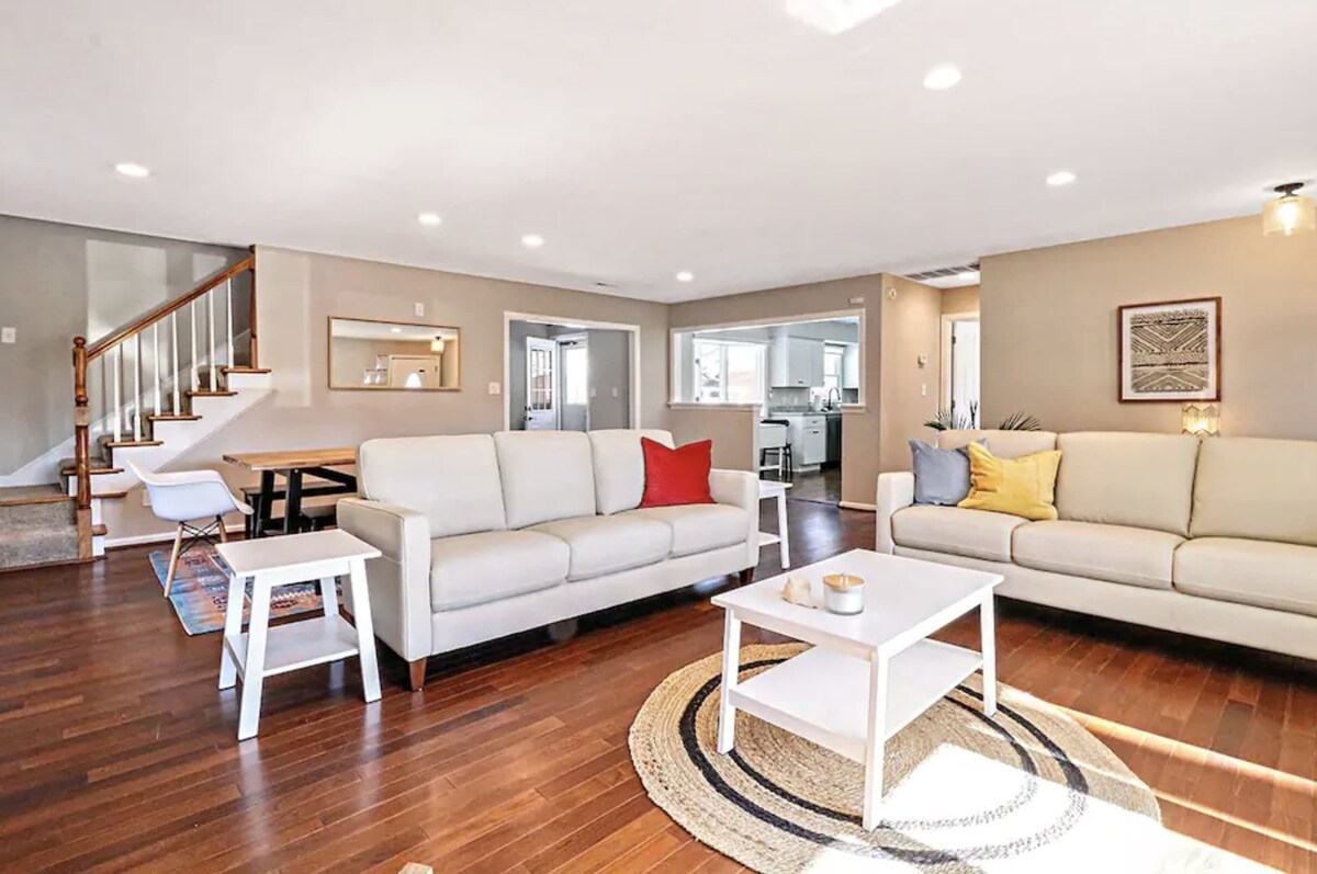 The VIBE House with POOL!