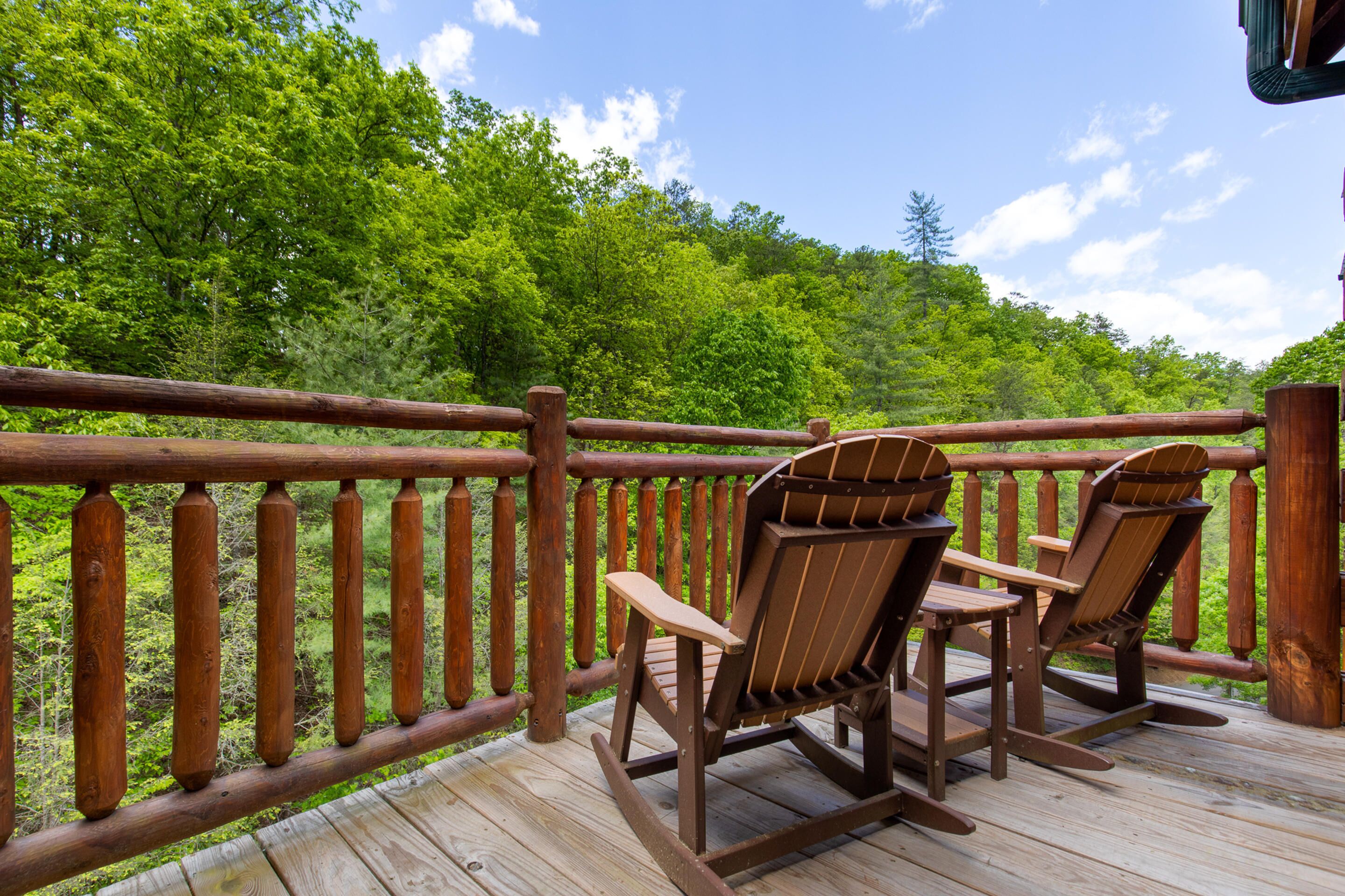 Mountain Cinema Lodge | Hot Tub, Pool Table!