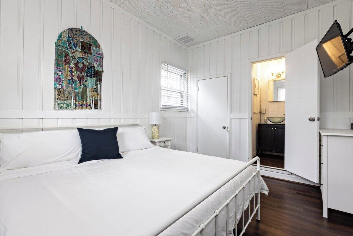 4 bedrooms, iron/ironing board, travel cot, WiFi