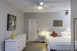 5 bedrooms, iron/ironing board, travel crib, WiFi - Relaxation and Rejuvenation! (Virginia Beach)