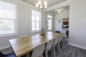 Dining - Perfect Escape with Ocean Breeze! (Virginia Beach)