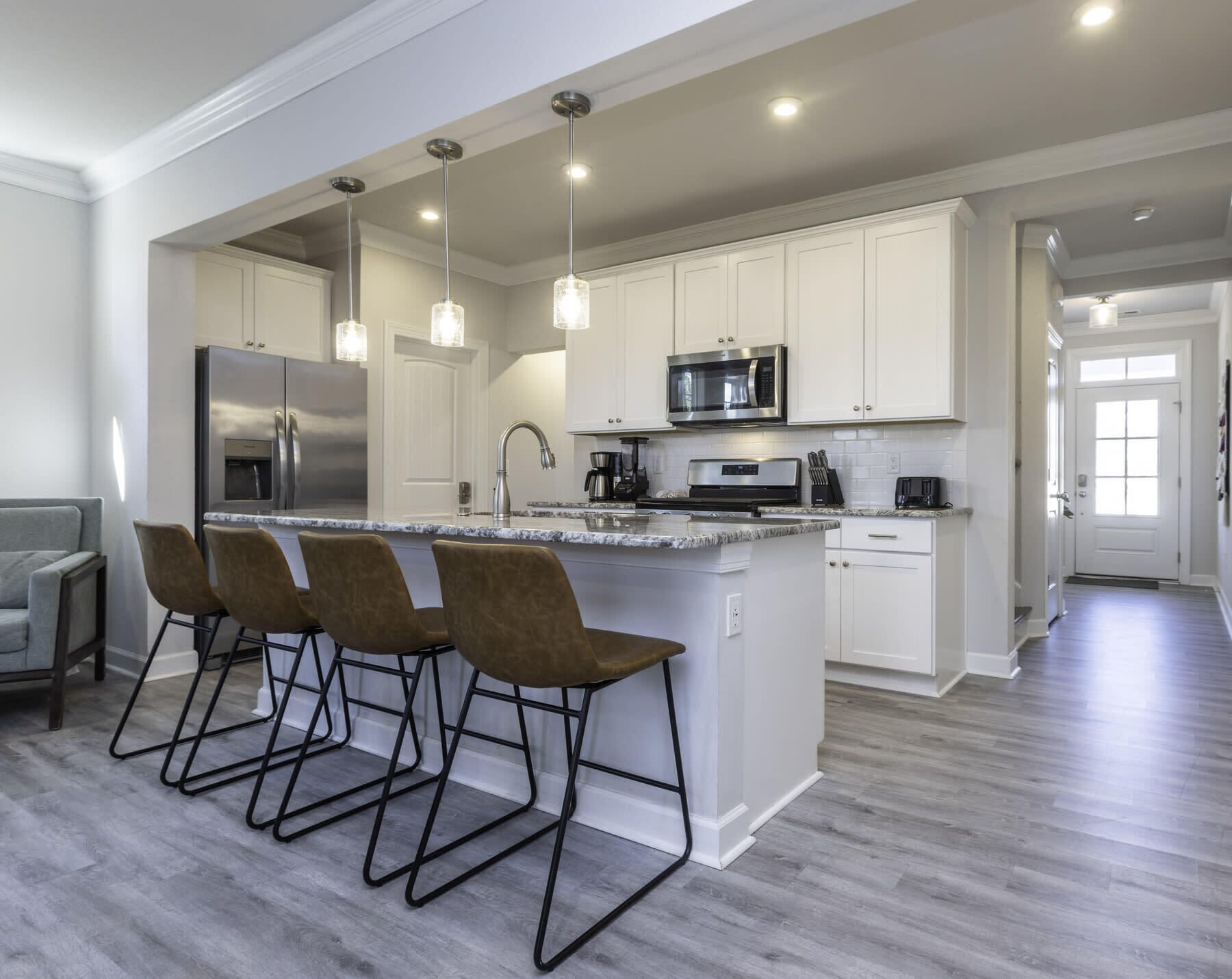 Kjøleskap, mikrobølgeovn, ovn og kokeplater