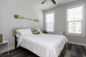 4 chambres, fer et planche à repasser, lit de bébé portatif, Wi-Fi