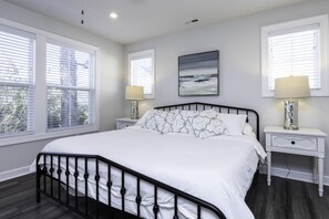 4 habitaciones, tabla de planchar con plancha, cuna de viaje y wifi 
