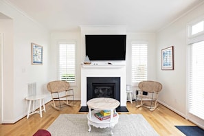 TV, fireplace, offices