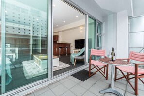 Terrace/patio - Waterfront Seaview Apt Hotel (Auckland)