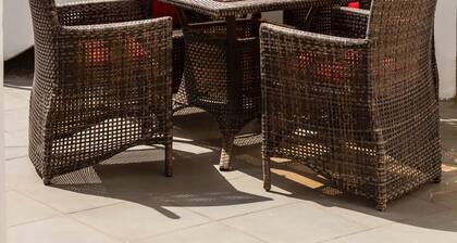 Kerr Ayo's One Bedroom Apartment, 5 minutes Away from Senegambia Beaches.