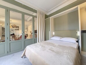 3 bedrooms, in-room safe, iron/ironing board