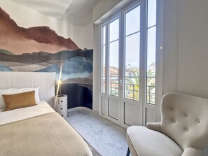 3 chambres, fer et planche Ă repasser