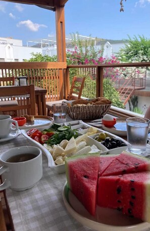 Petit déjeuner composé de spécialités régionales compris tous les jours