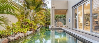 Walk to Golf Course, Lagoon Pool, Coastal Lux Home