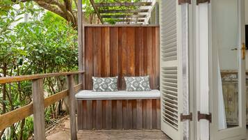 Habitación Deluxe, 1 cama matrimonial, balcón | Terraza o patio