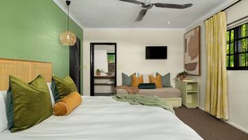 Habitación familiar con 1 cama matrimonial o 2 individuales | Caja de seguridad en la habitación, wifi gratis y ropa de cama