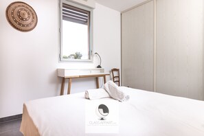 1 slaapkamer, een strijkplank/strijkijzer, wifi, beddengoed