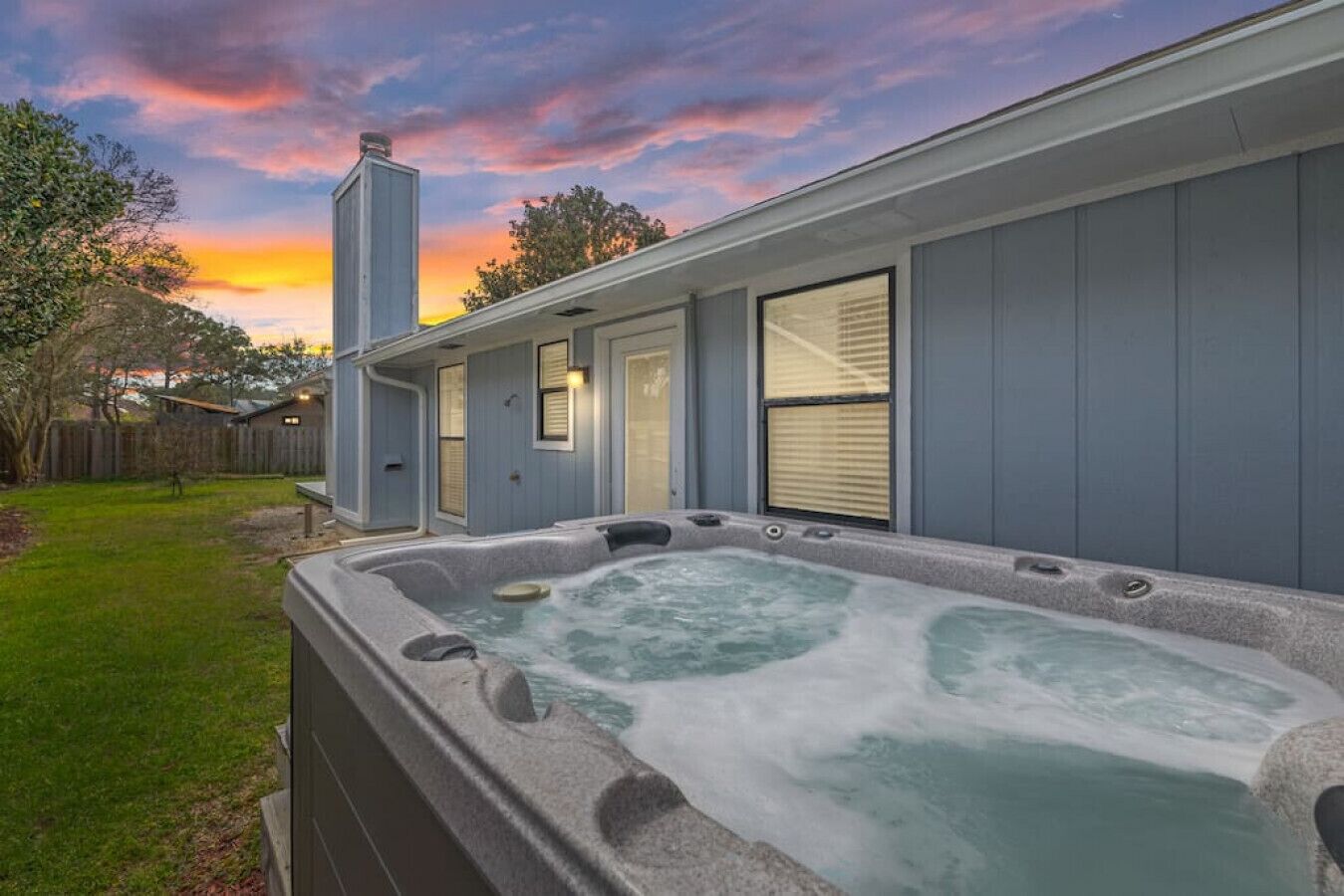 Coastal Vibes Cottage: Prvt Hot Tub, Fenced Yard, Dogs OK, + FREE Activities!