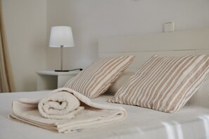 4 bedrooms, in-room safe, iron/ironing board, free WiFi