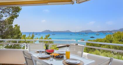 El Faro, frontline apartment with sea views, wifi