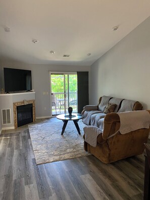 Smart TV, fireplace, DVD player