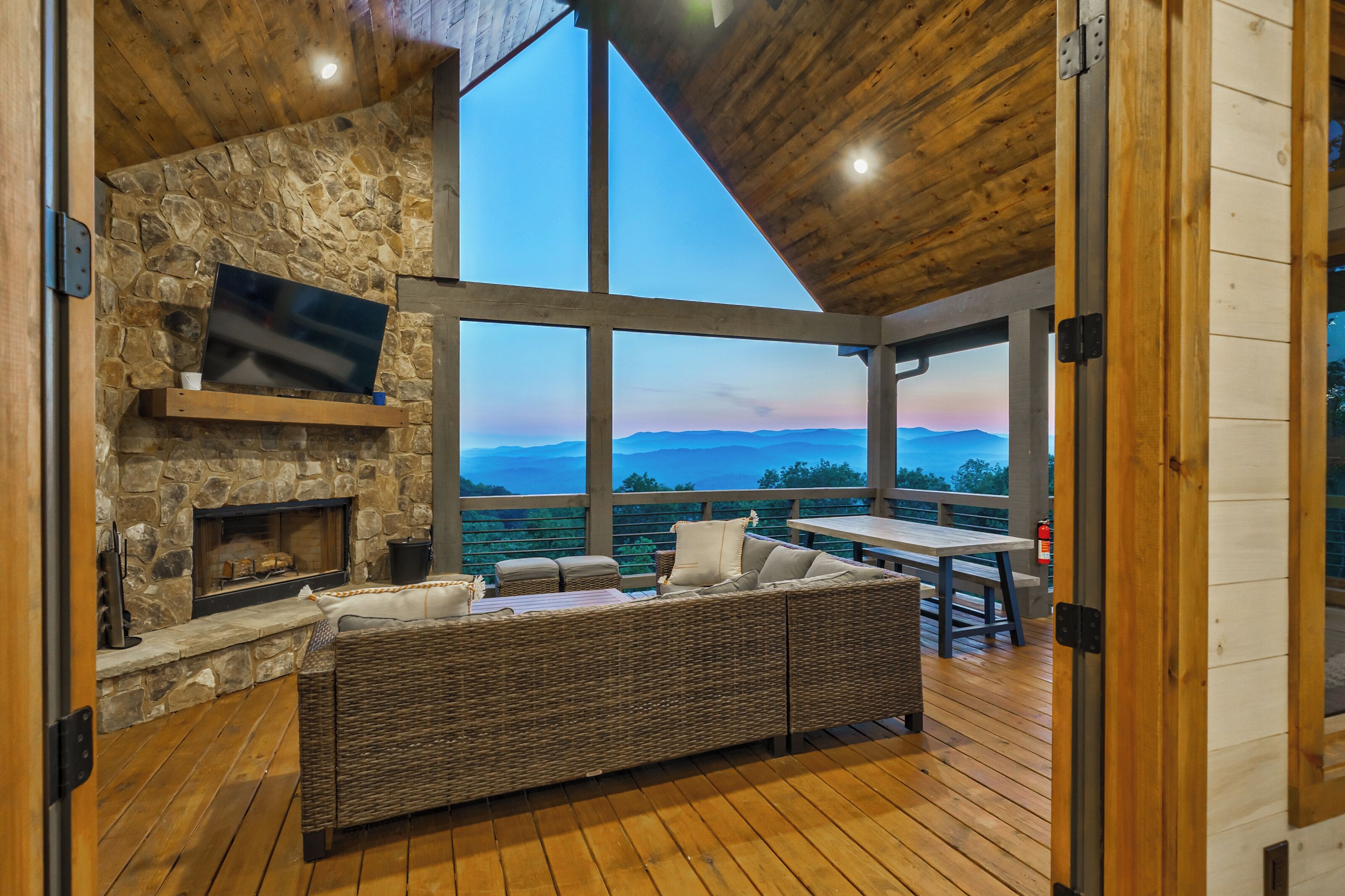 المنشأة من الداخل