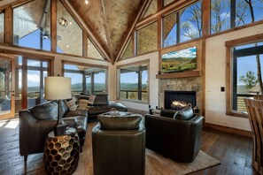 Smart TV, fireplace