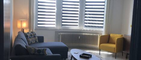 Een smart-tv, een muziekbibliotheek en een stereo