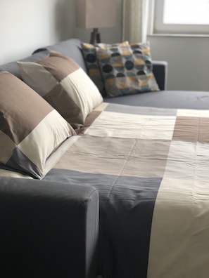 In-room safe, iron/ironing board, free WiFi, bed sheets - Cozy pied a terre in Brussels Capital of Europe. (Koekelberg)