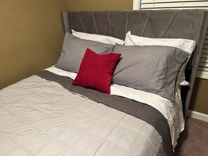 4 habitaciones, tabla de planchar con plancha, wifi y ropa de cama