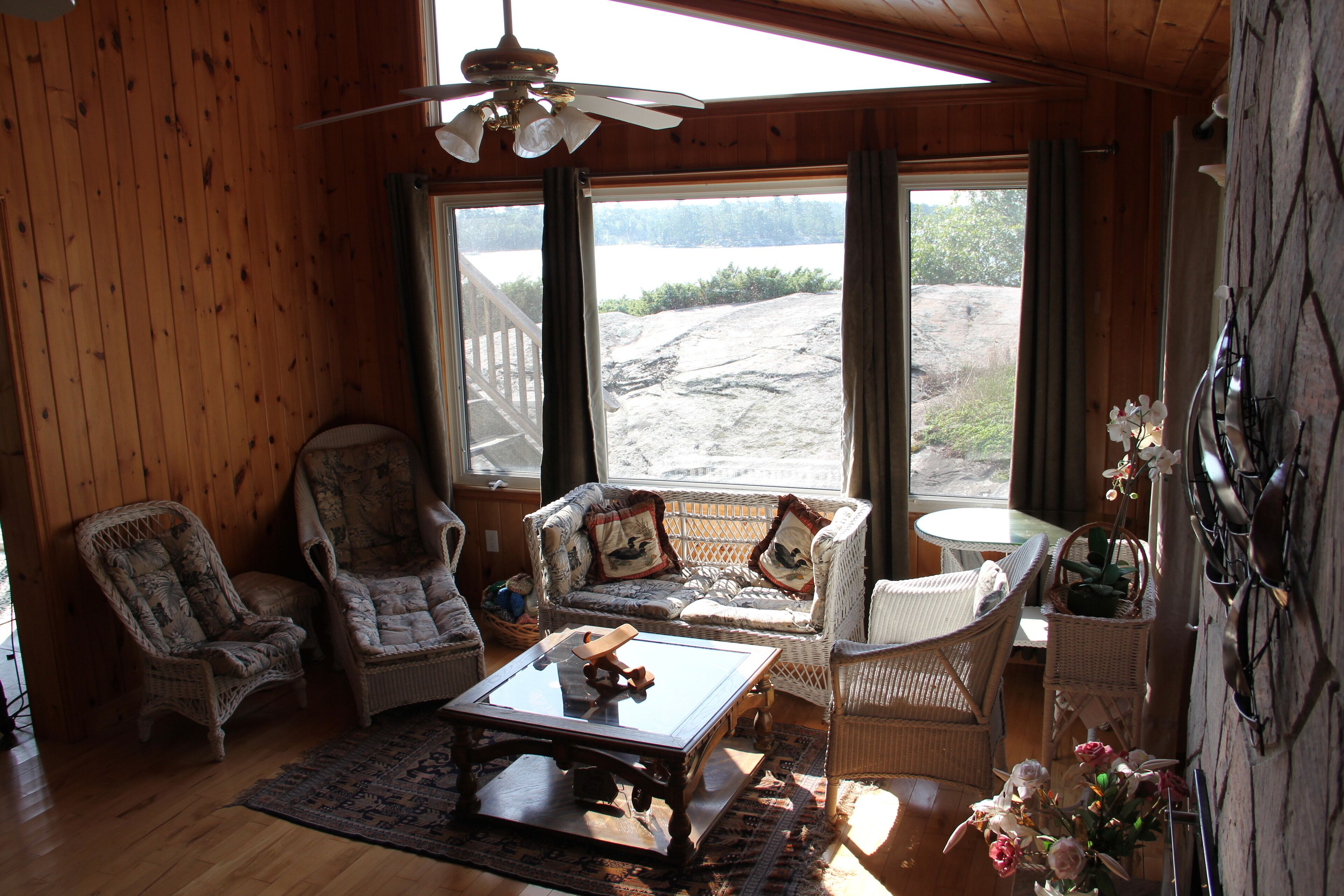 Una Smart TV, un reproductor de DVD