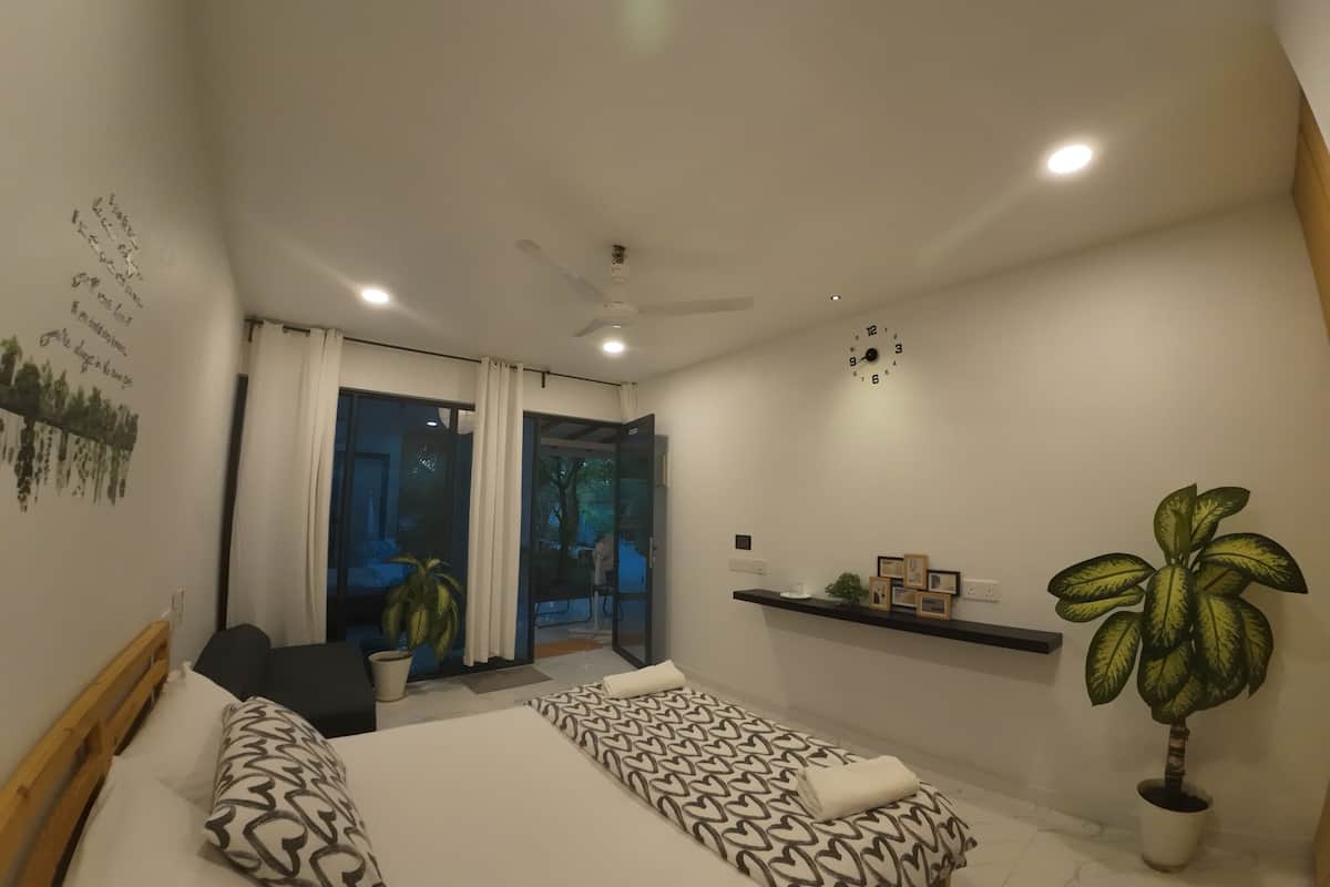 Deluxe-huone, näköala puutarhaan, puutarha-alue | 4 makuuhuonetta, ilmainen Wi-Fi, vuodevaatteet