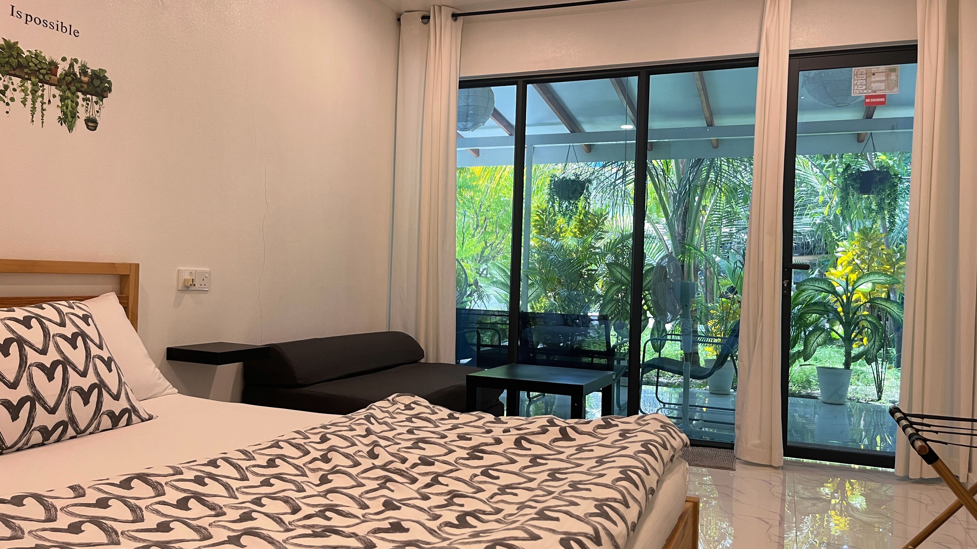 Chambre Deluxe, plusieurs lits, vue jardin, côté jardin | 4 chambres, Wi-Fi gratuit, draps fournis