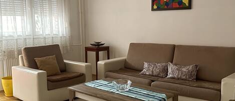 Apartment | Living area | Flat-screen TV