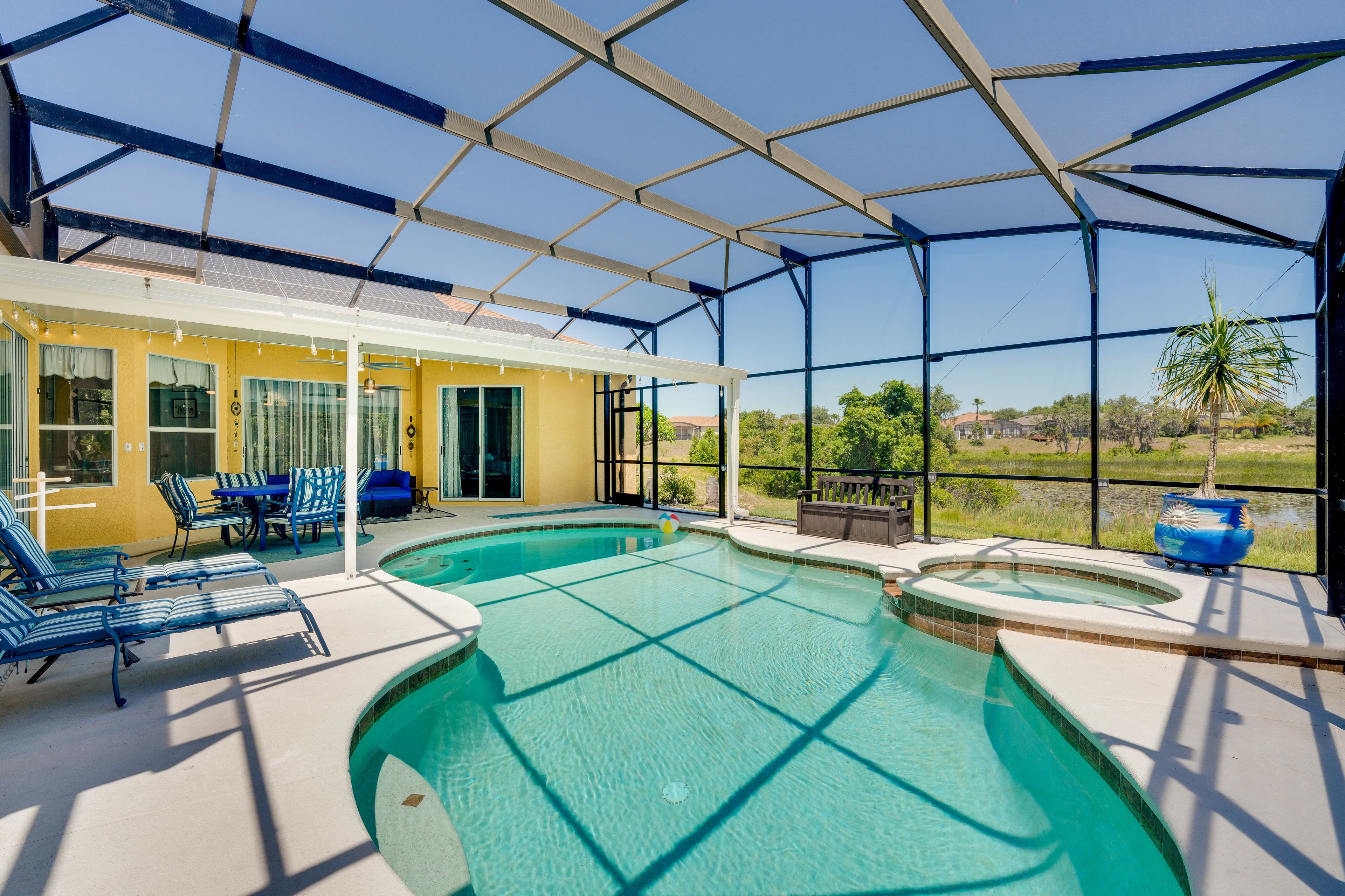 Davenport Getaway w/ Private Pool: 9 Mi to Disney
