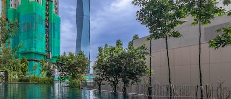 2 outdoor pools
