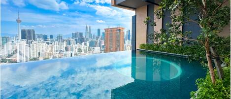 2 albercas al aire libre