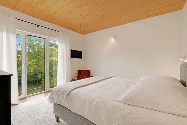 2 Schlafzimmer, Schreibtisch, Reisekinderbett, kostenloses WLAN