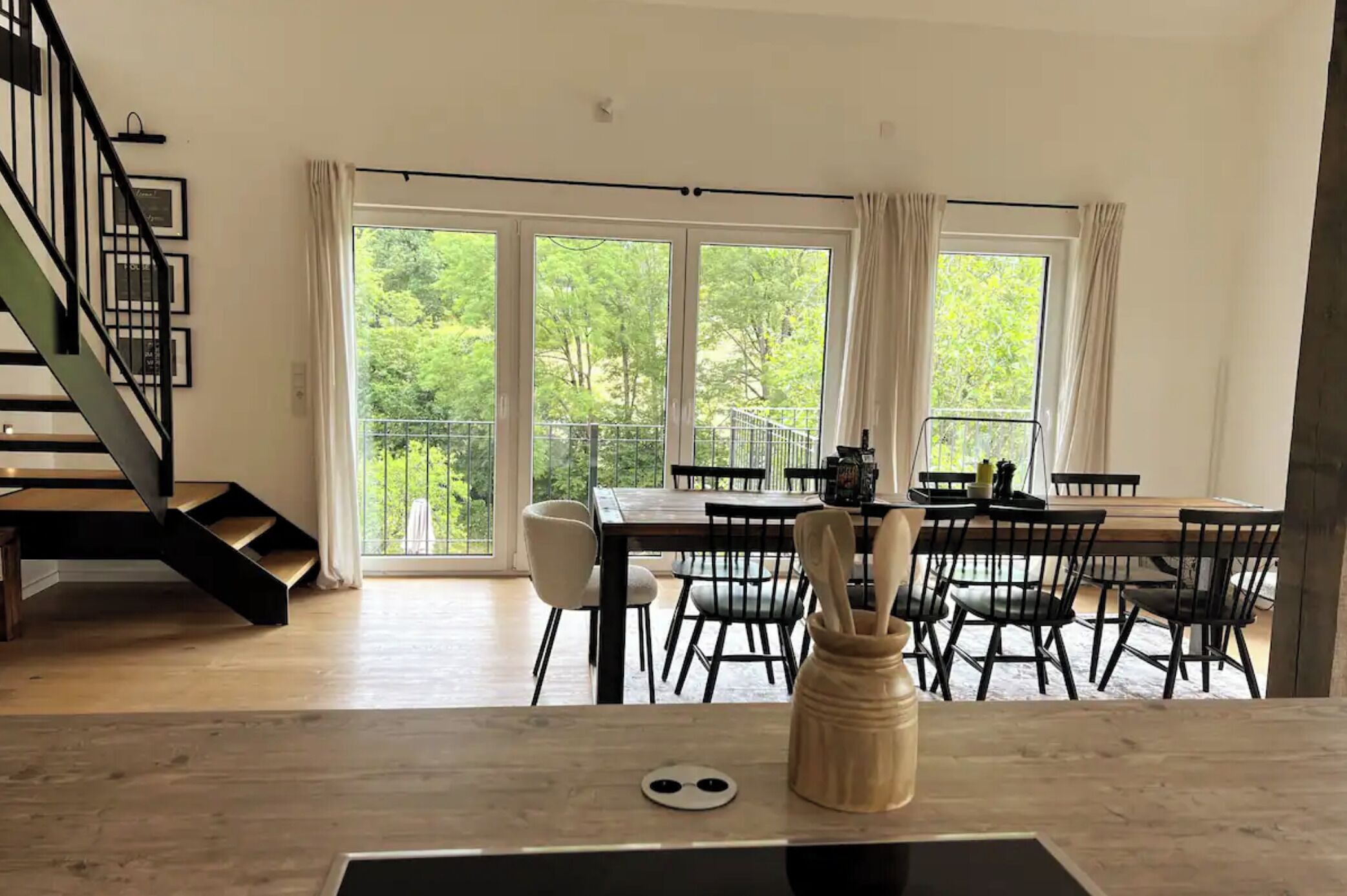 Stunning 160m2 Vacation Rental with Unrestricted Forest Views