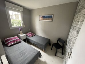 1 Schlafzimmer, Bügeleisen/Bügelbrett