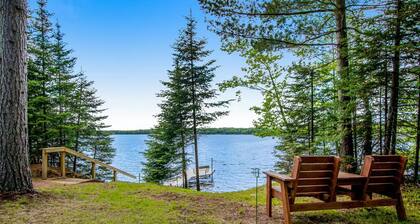 Lured Den - Private Lakefront Cottage - NEW HOT TUB!