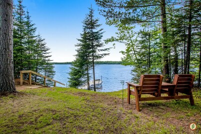 Lured Den - Private Lakefront Cottage - HOT TUB!