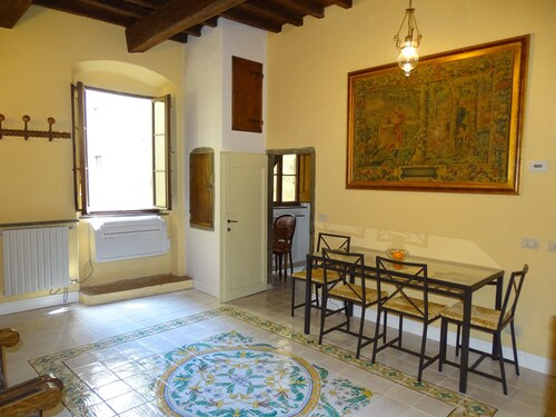 Super Central and Carefully Restored between the Duomo and the Uffizi!