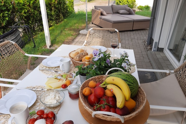 .... Frühstück im Freien genießen .... auch bei Regen schön ....