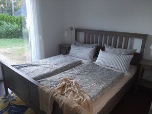 4 عدّة غرف نوم وسرير سفر وواي فاي مجانًا وملاءات أسرّة