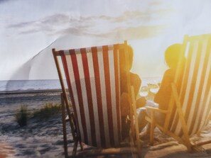 På stranden og solsenger