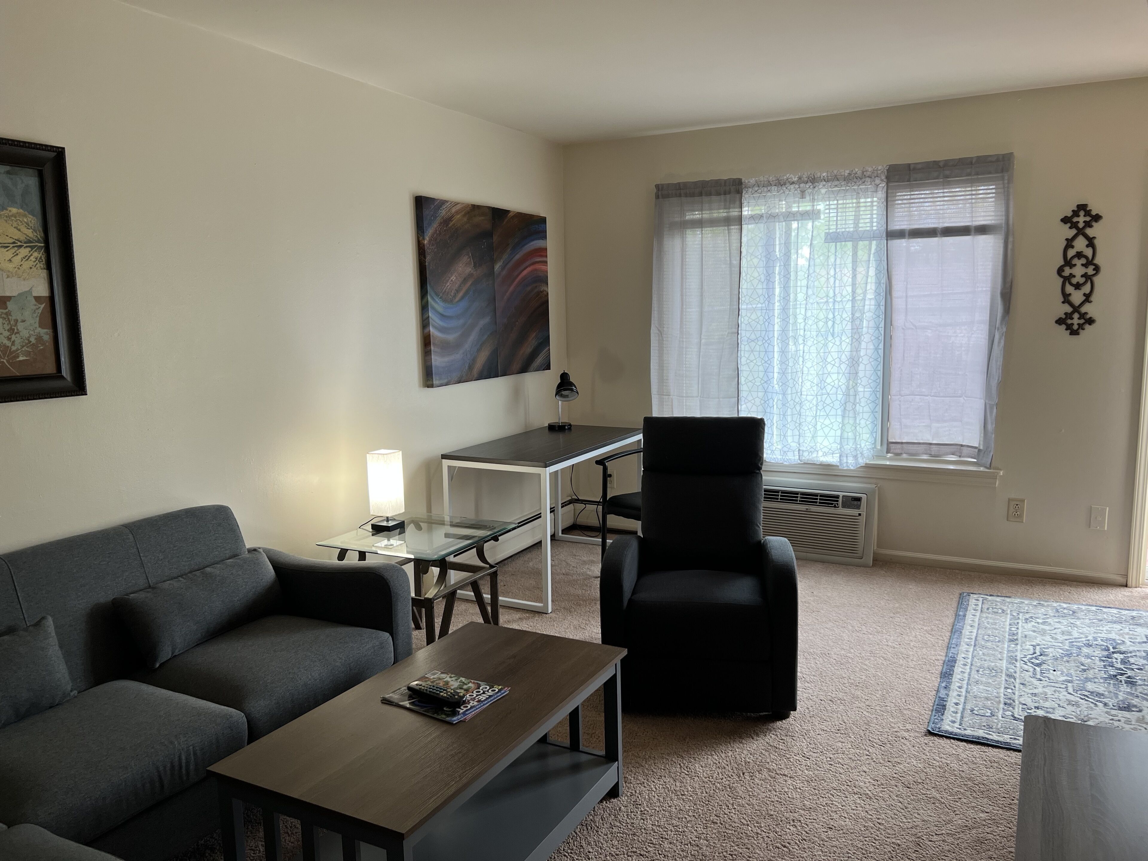 Great One Bedroom Apartment Conveniently Located